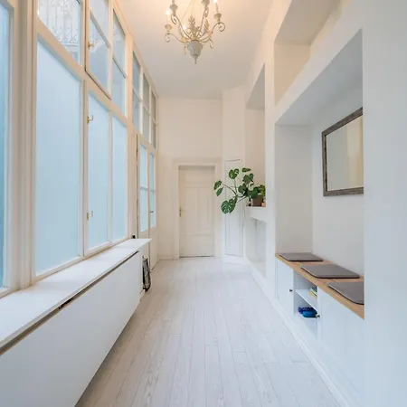 Spacious 3 Bedroom, 3 Ensuite Bathroom Elegant Near The Opera House