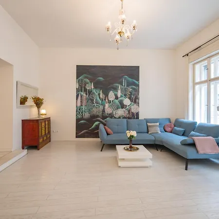 Spacious 3 Bedroom, 3 Ensuite Bathroom Elegant Near The Opera House