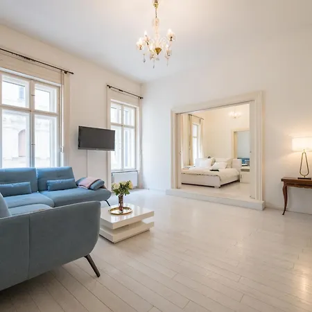 Spacious 3 Bedroom, 3 Ensuite Bathroom Elegant Near The Opera House Appartamento Budapest
