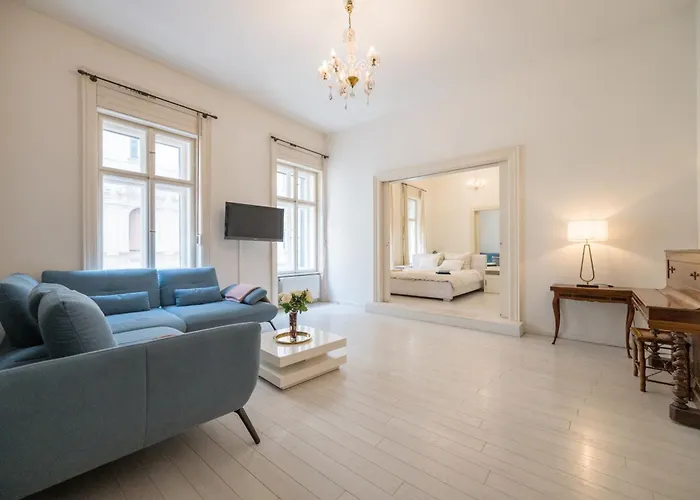Spacious 3 Bedroom, 3 Ensuite Bathroom Elegant Near The Opera House Appartamento Budapest