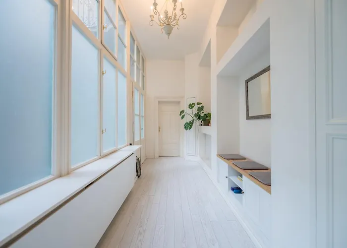 Spacious 3 Bedroom, 3 Ensuite Bathroom Elegant Near The Opera House