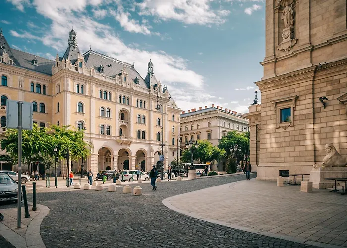 Spacious 3 Bedroom, 3 Ensuite Bathroom Elegant Near The Opera House Budapest